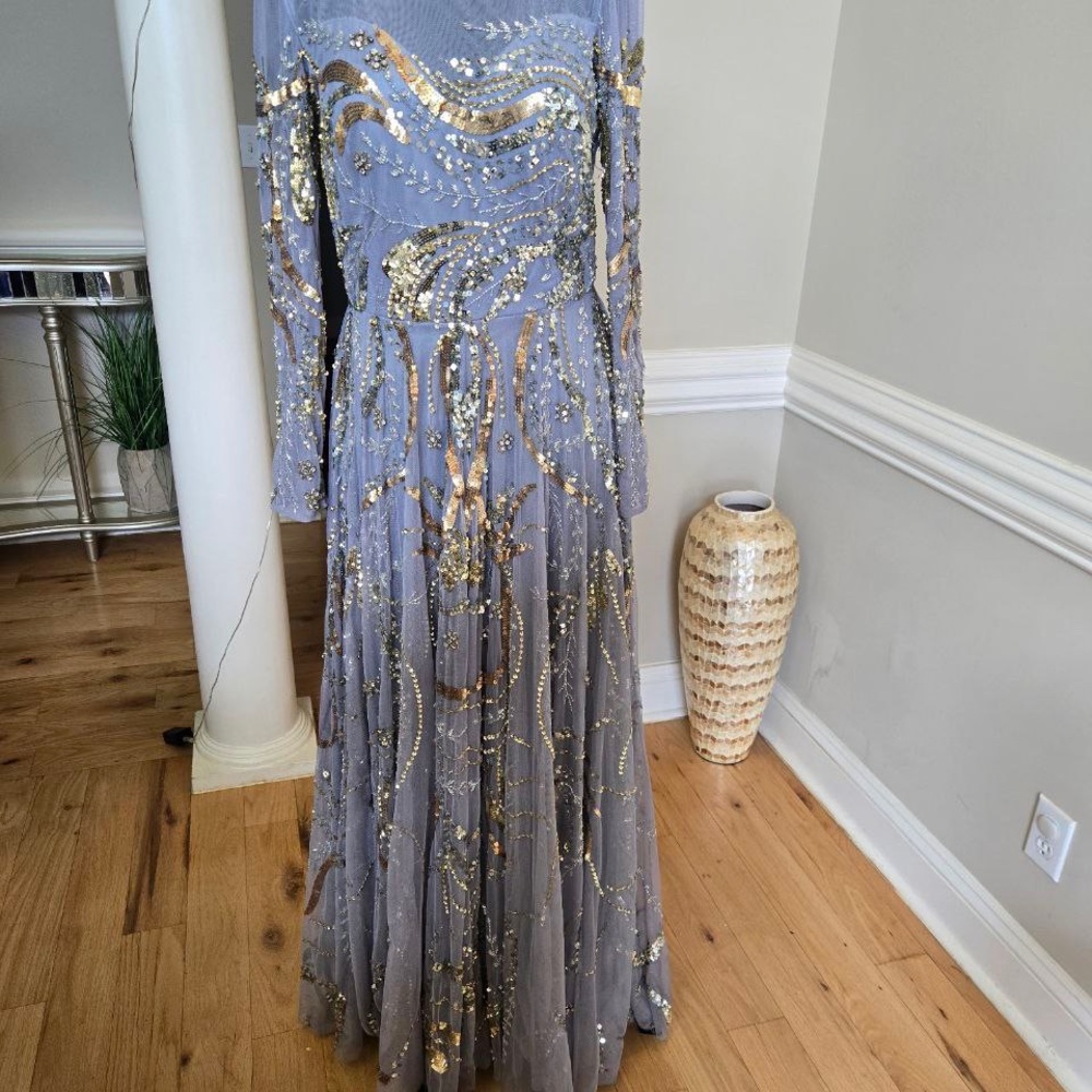 Mac Duggal Sz8 Blue and Gold Sequin Embellished Gown